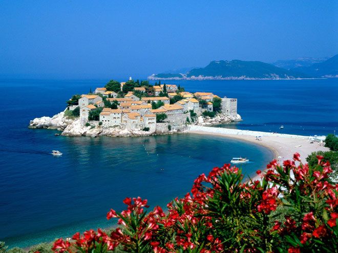 พักผ่อนใน Montenegro ในฤดูใบไม้ร่วง: สามหลัก "สำหรับ"